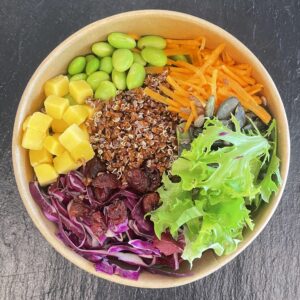 Salatbowl Vital, mit 1 Brötli & Sauce